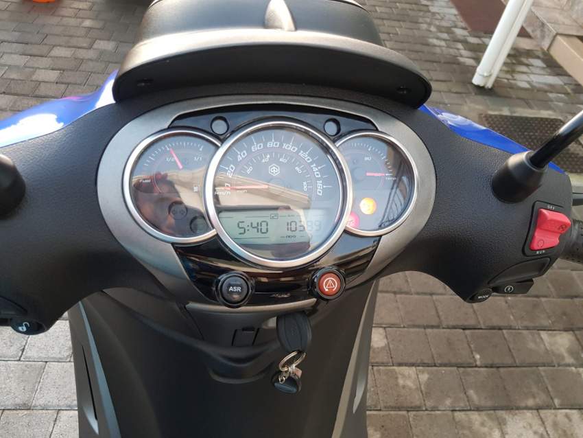 Piaggio beverly s 300 cc - 1 - Scooters (above 50cc)  on Aster Vender