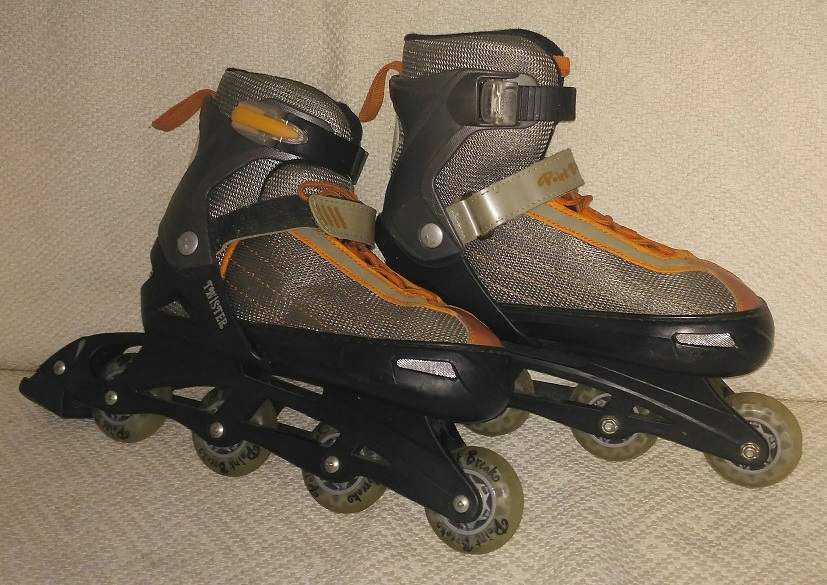 Teenager in-line roller skates on Aster Vender