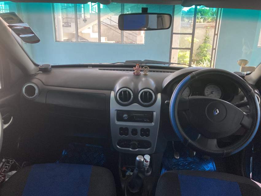 Renault Sandero - 5 - Family Cars  on Aster Vender