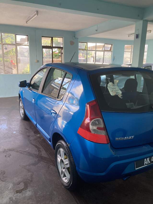 Renault Sandero - 2 - Family Cars  on Aster Vender
