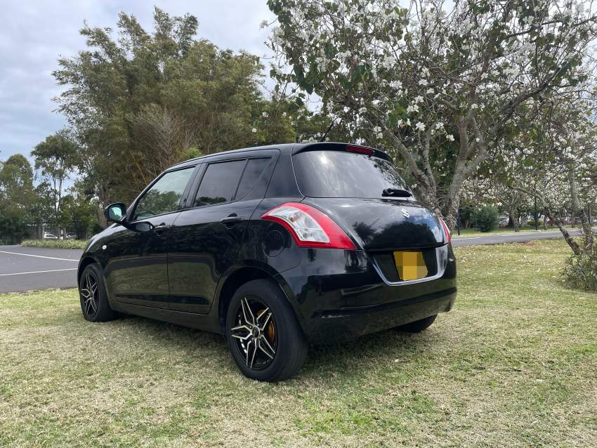 Suzuki Swift  - 3 - Compact cars  on Aster Vender