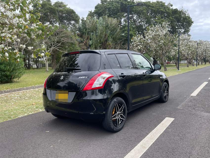 Suzuki Swift  - 4 - Compact cars  on Aster Vender