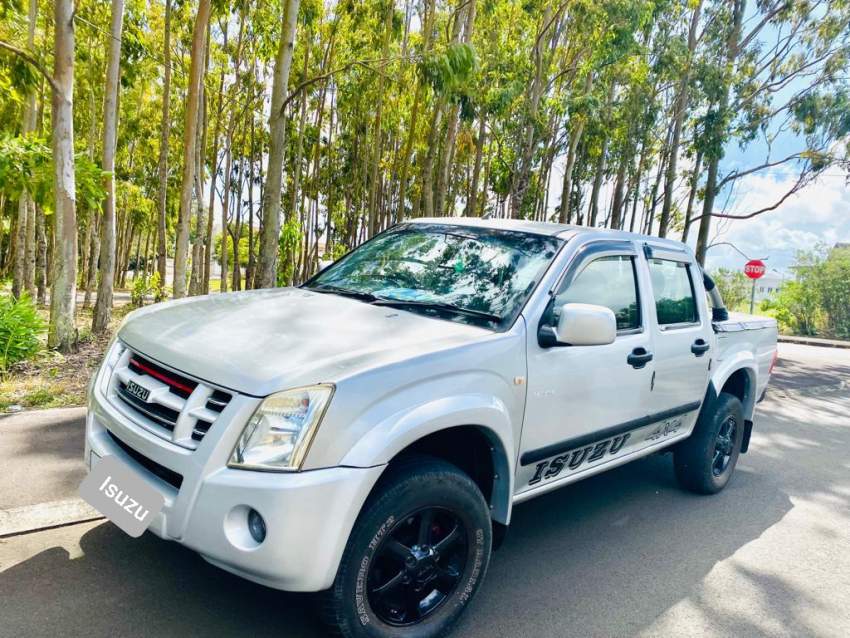 Isuzu LE 4x4 - 2 - Pickup trucks (4x4 & 4x2)  on Aster Vender