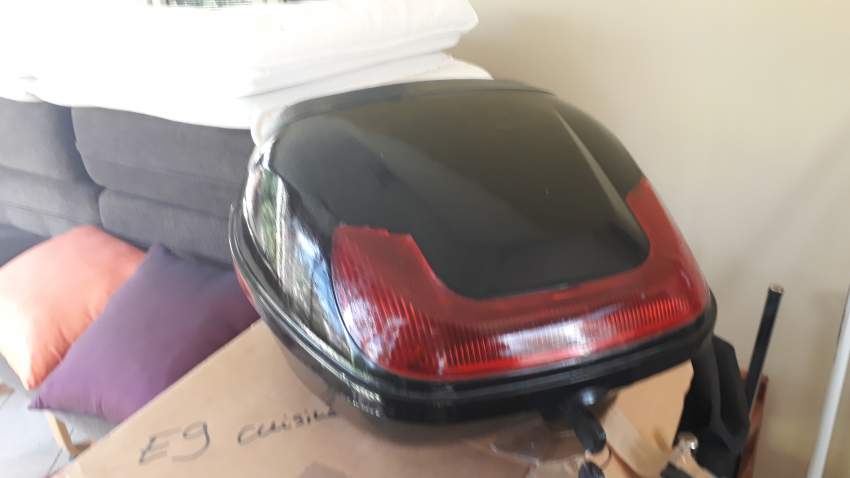 Case pour scooter ou moto  B - 0 - Others  on Aster Vender