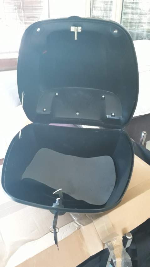 Case pour scooter ou moto  B - 1 - Others  on Aster Vender