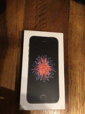 Iphone SE 64GB Space Grey - No Scratch (Price Negotiable)  - 1 - iPhones  on Aster Vender