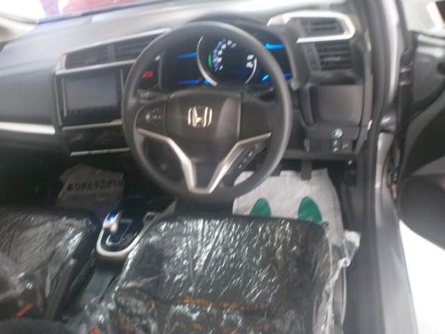 HOND FIT HYBRID F PACAKAGE - 2 - Family Cars  on Aster Vender