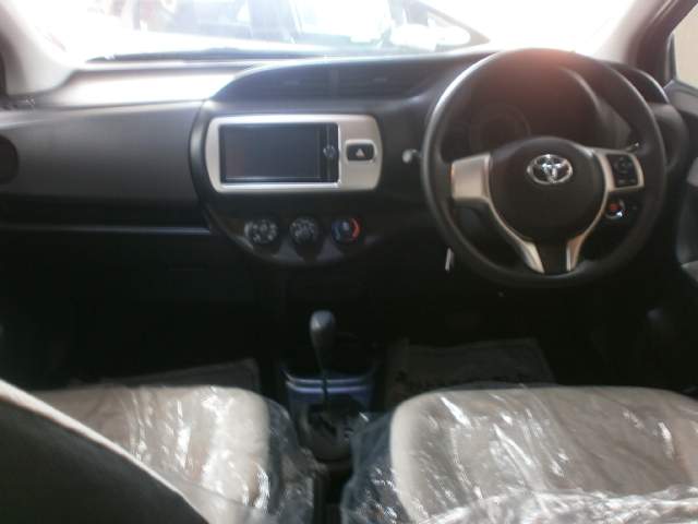 TOYOTA VITZ - 1 - Family Cars  on Aster Vender