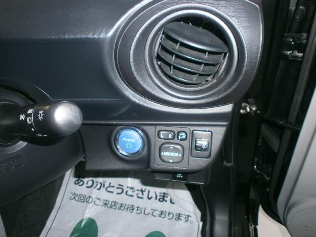 TOYOTA AQUA - 4 - Family Cars  on Aster Vender