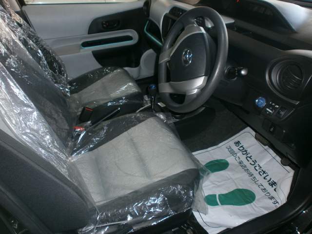 TOYOTA AQUA - 3 - Family Cars  on Aster Vender