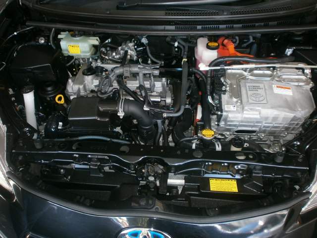 TOYOTA AQUA - 5 - Family Cars  on Aster Vender