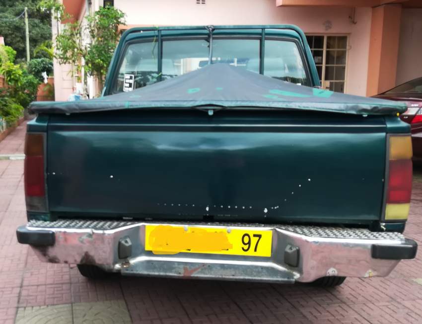 Nissan Pick Up - 4 - Pickup trucks (4x4 & 4x2)  on Aster Vender