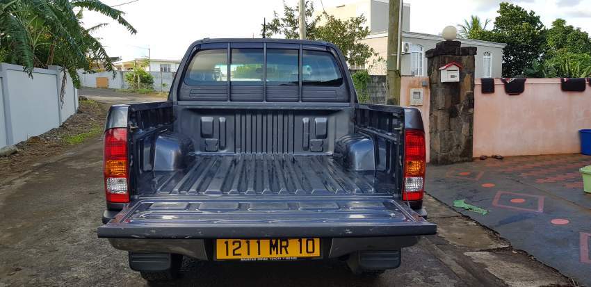 Toyota hilux 4x4  - 5 - Pickup trucks (4x4 & 4x2)  on Aster Vender