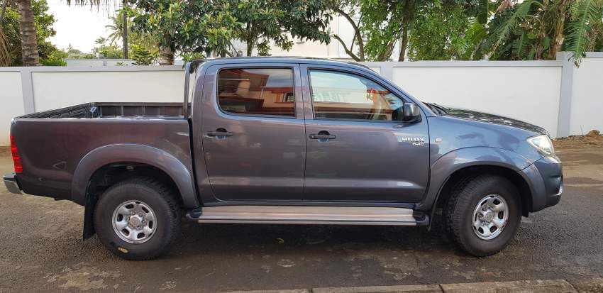 Toyota hilux 4x4  - 4 - Pickup trucks (4x4 & 4x2)  on Aster Vender