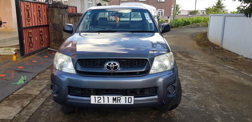 Toyota hilux 4x4  - 3 - Pickup trucks (4x4 & 4x2)  on Aster Vender