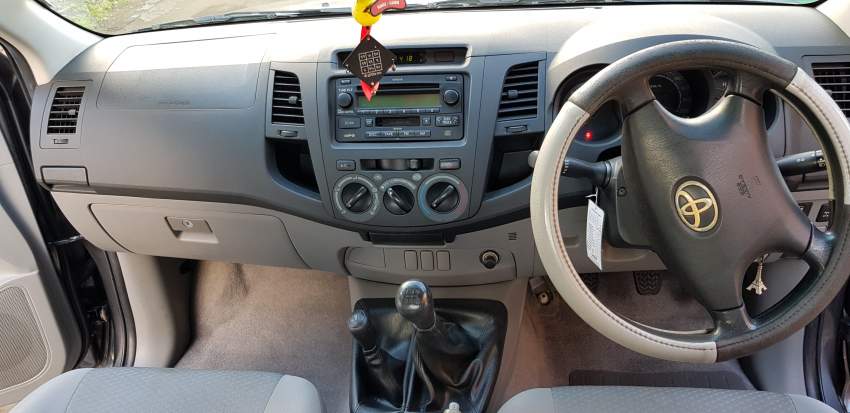 Toyota hilux 4x4  - 1 - Pickup trucks (4x4 & 4x2)  on Aster Vender