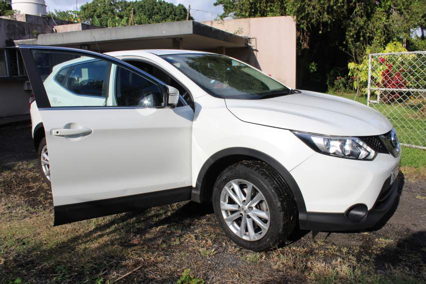 Nissan Qashqai 1.2 Acenta Techno - 1 - SUV Cars  on Aster Vender