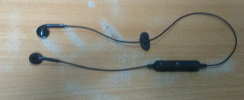 Wireless bleutooth earphones - 0 - Other phone accessories  on Aster Vender