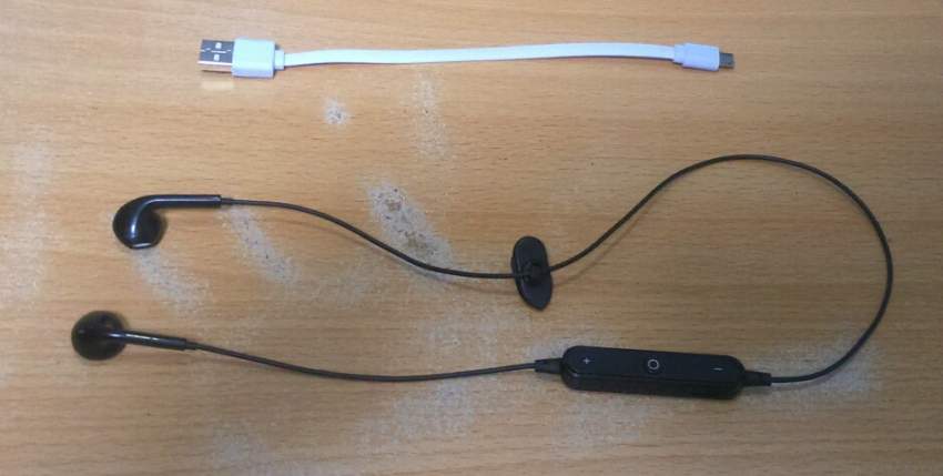 Wireless bleutooth earphones - 2 - Other phone accessories  on Aster Vender