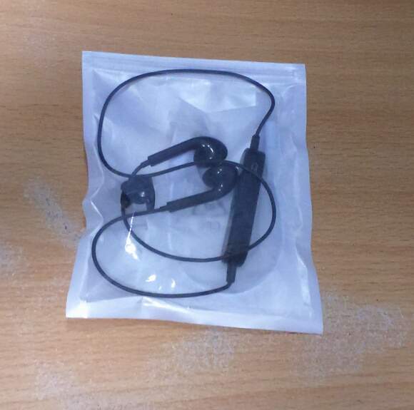 Wireless bleutooth earphones - 3 - Other phone accessories  on Aster Vender