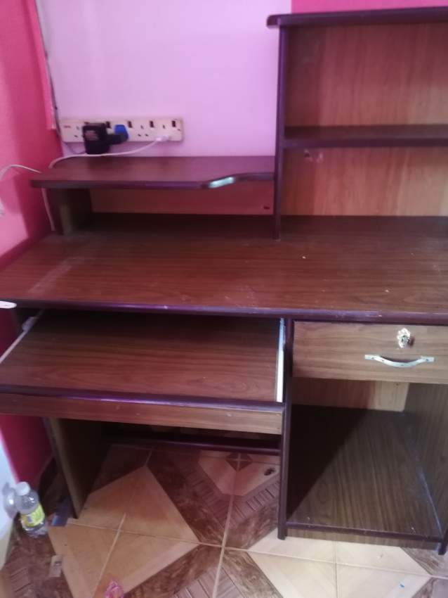 Table bureau on Aster Vender