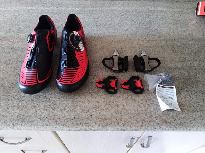 Cyclist Shoes & Accessories - 2 - Sports outfits  on Aster Vender