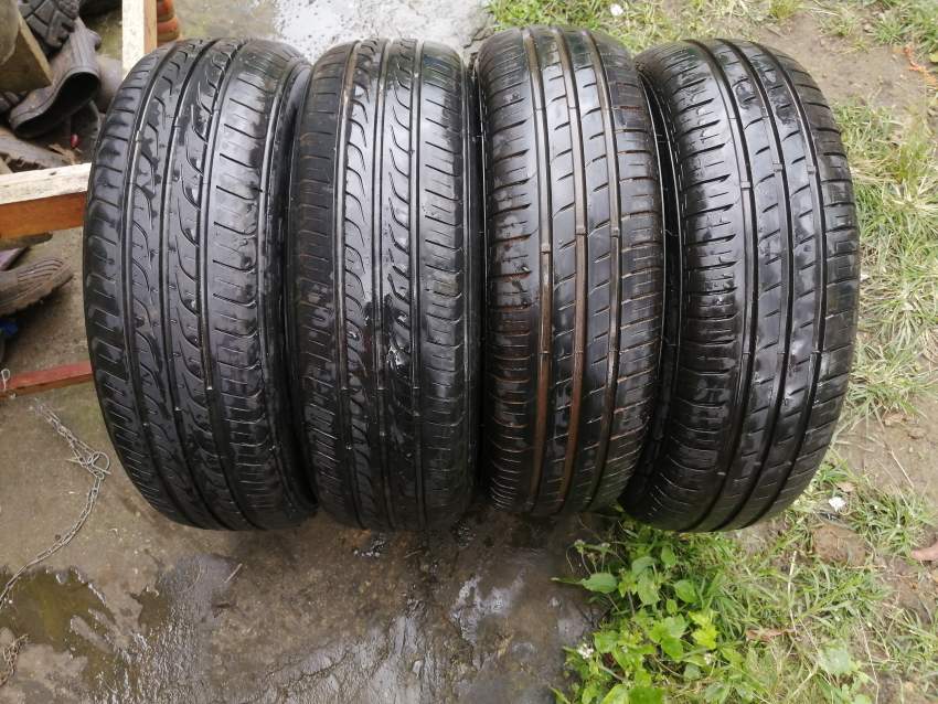 Pneus 13 pouces à vendre  - 0 - Spare Parts  on Aster Vender