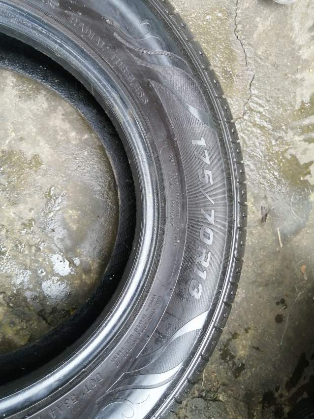 Pneus 13 pouces à vendre  - 1 - Spare Parts  on Aster Vender