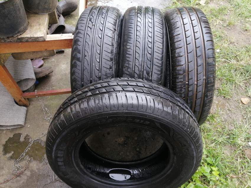 Pneus 13 pouces à vendre  - 4 - Spare Parts  on Aster Vender