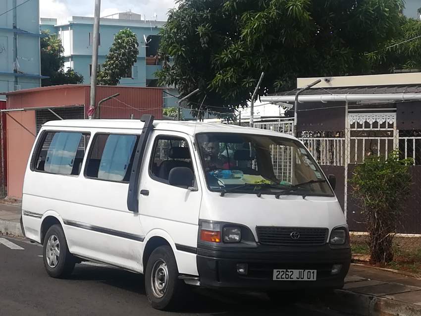 Van Toyota Hi-Ace 5L - 0 - Passenger Van  on Aster Vender