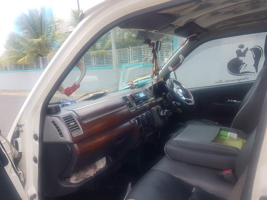 Toyota Hiace - 3 - Passenger Van  on Aster Vender