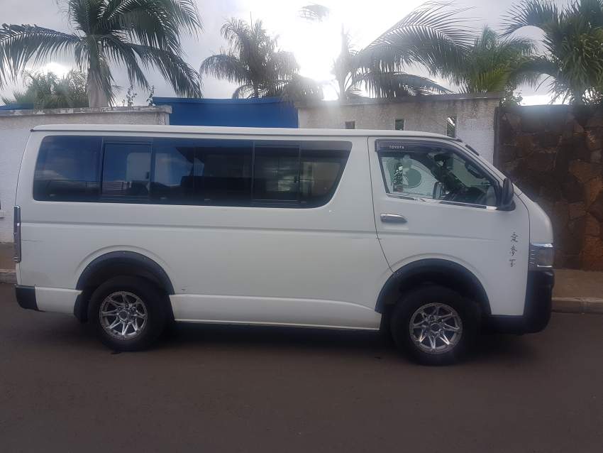 Toyota Hiace - 1 - Passenger Van  on Aster Vender