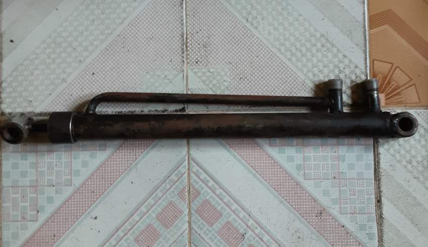 Hydraulic Cylinder on Aster Vender