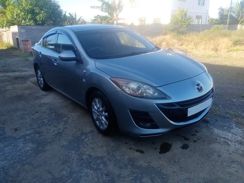 MAZDA 3 - 15 - Family Cars  on Aster Vender