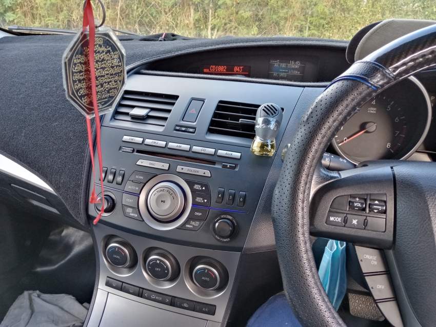 MAZDA 3 - 18 - Family Cars  on Aster Vender