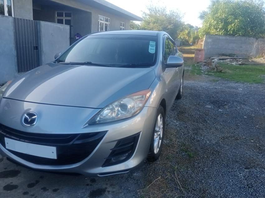 MAZDA 3 - 16 - Family Cars  on Aster Vender