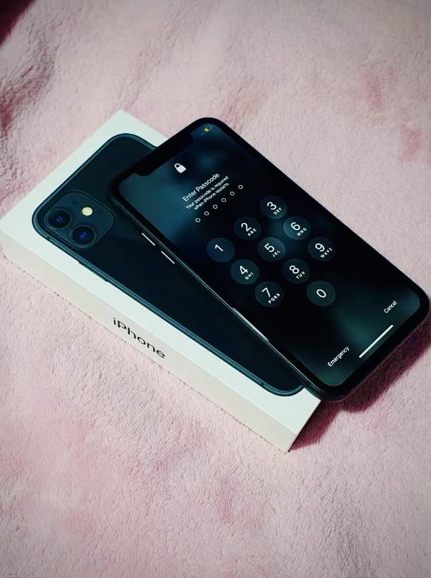 Iphone 11 | 128GB + FREE Wireless Charging Case (Body Glove power bank - 1 - iPhones  on Aster Vender