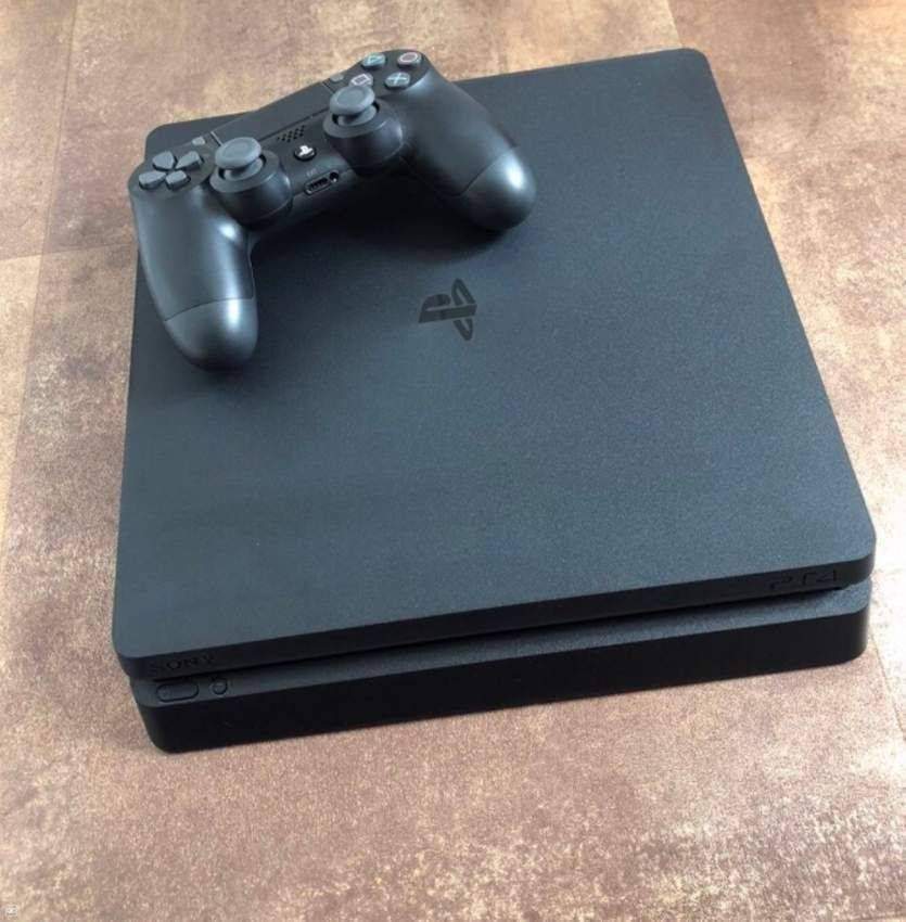 PS4 SLIM 500GB + CONTROLLER on Aster Vender