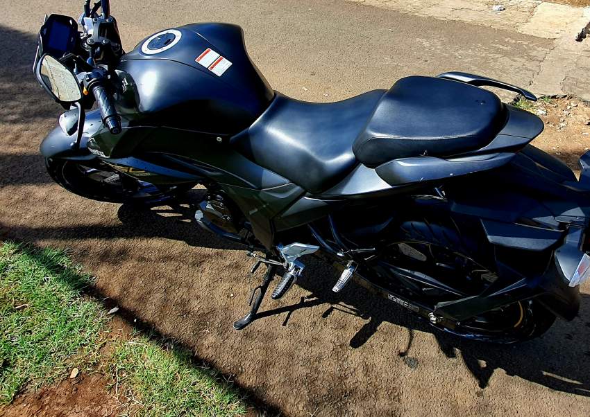 Suzuki gixxer 250cc  - 8 - Sports Bike  on Aster Vender