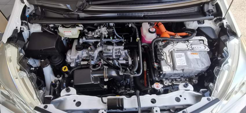 TOYOTA VITZ - 1 - Family Cars  on Aster Vender