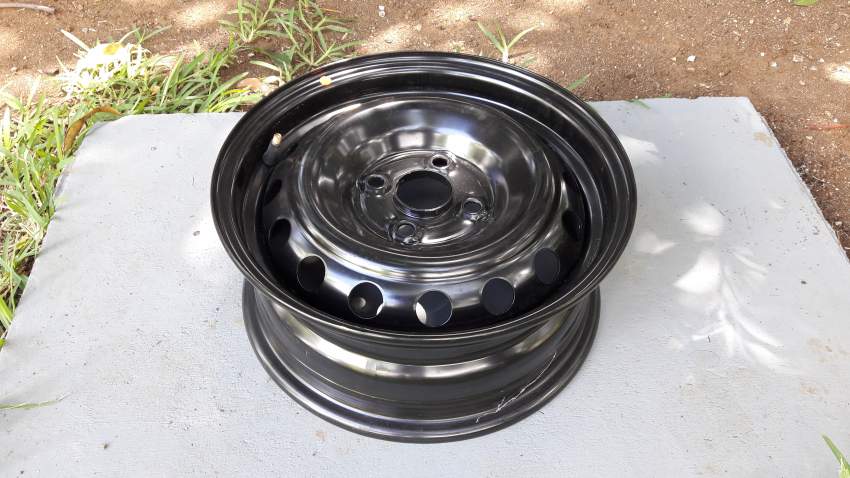 4 jantes métal NEUF en boîte 14 pouces/4trous. on Aster Vender