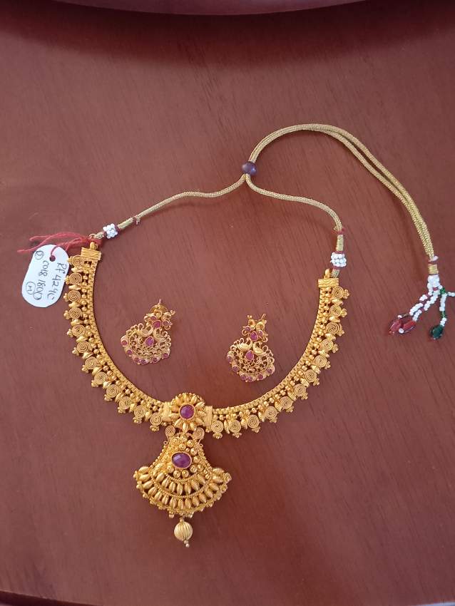 Necklace and earings on Aster Vender