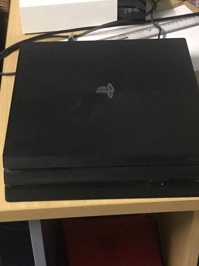 Ps4 pro 1 tb  on Aster Vender