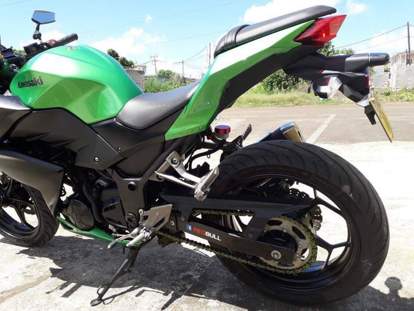Kawasaki Z300 on Aster Vender