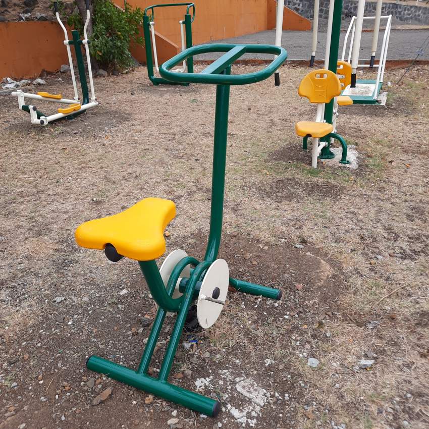 Outdoor Gym Equipment - Velo d'appartement (Exercise Bicycle) - 3 - Fitness & gym equipment  on Aster Vender