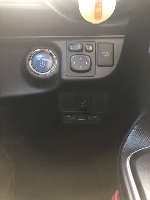 Toyota Aqua 2014 - 5 - Compact cars  on Aster Vender