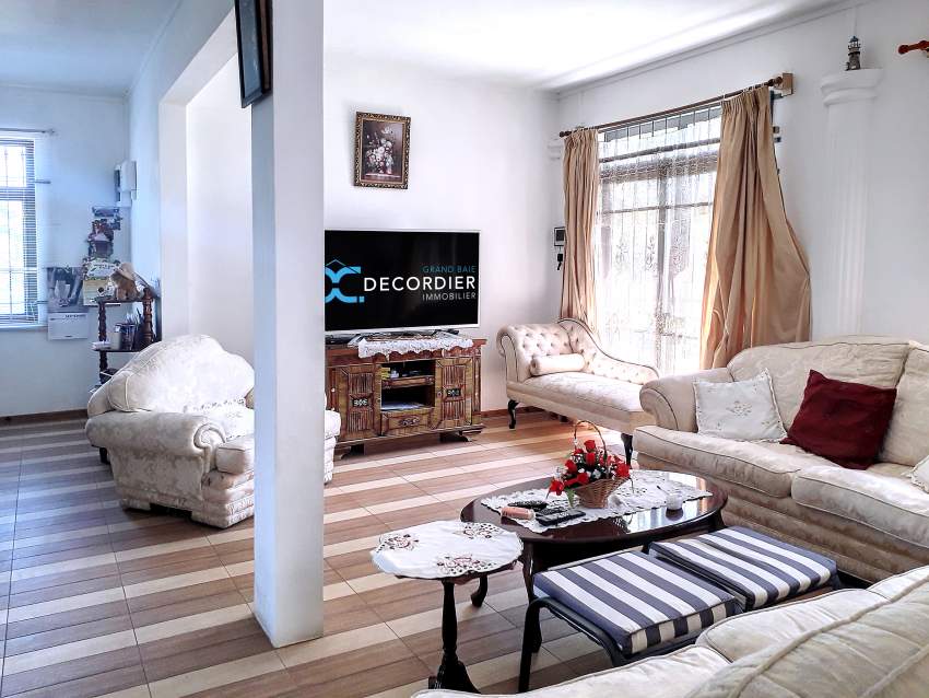 (Ref. MA7-756) Grande maison avec une cour arborée - 0 - House  on Aster Vender