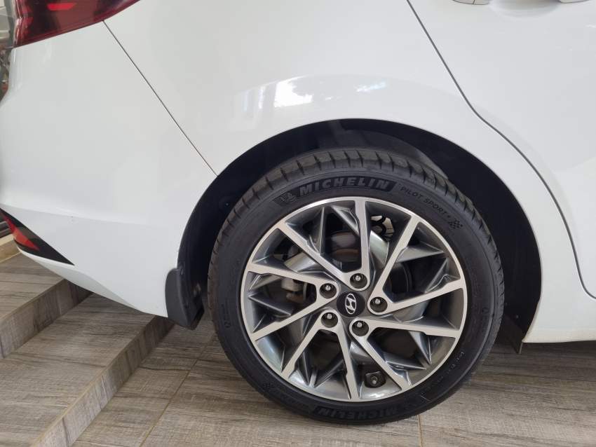 Hyundai Elantra AT - 2 - Family Cars  on Aster Vender