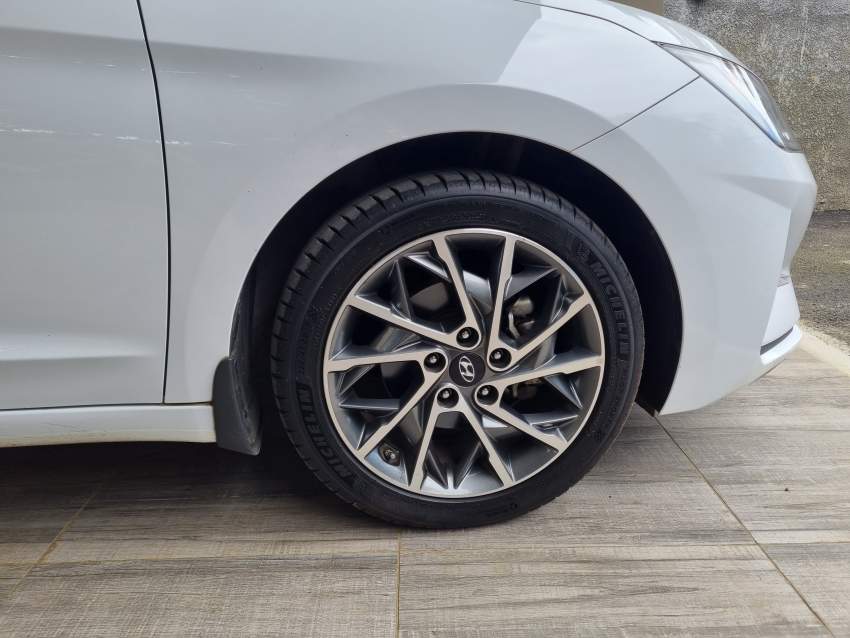 Hyundai Elantra AT - 3 - Family Cars  on Aster Vender