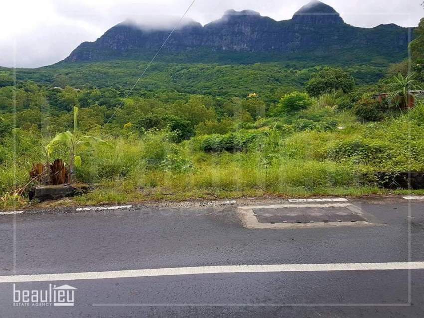 68 perches residential land is for sale in Vallée des Prêtres. - 0 - Land  on Aster Vender